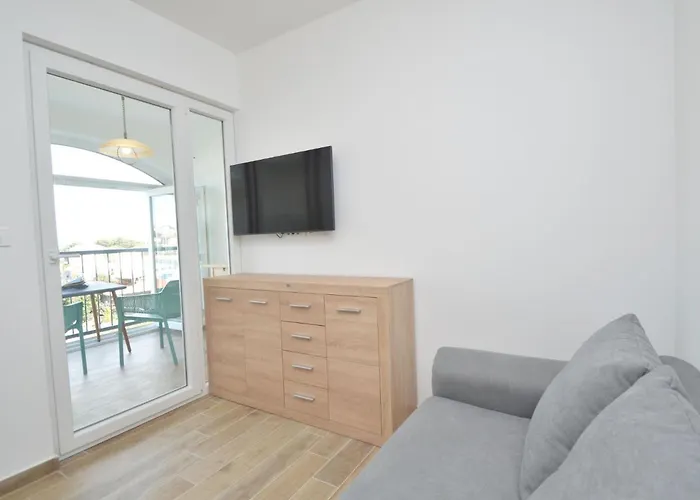 Anna-5 By Interhome * Jezera