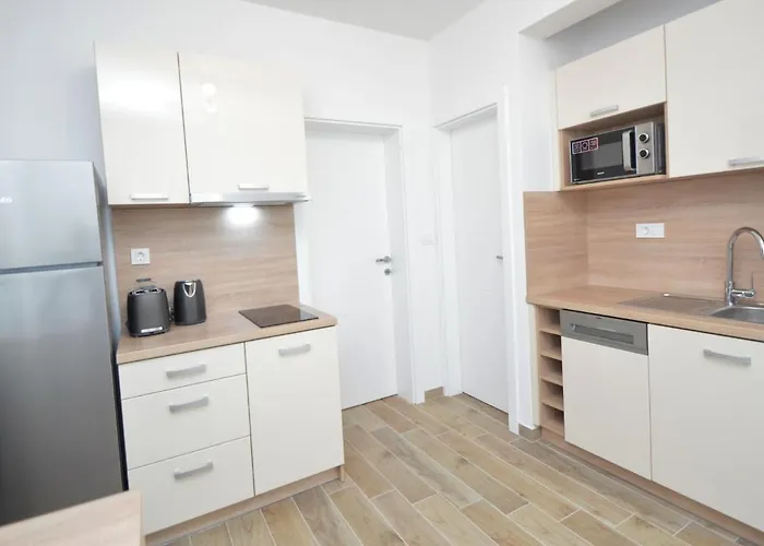 Anna-5 By Interhome Jezera